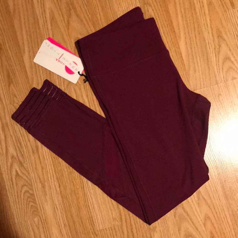 ✨ NWT ✨Yogalicious yoga legging